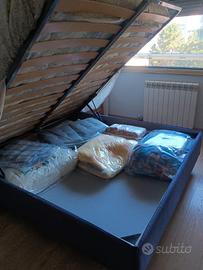 Camera da letto con letto contenitore