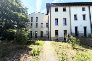 2 LOCALI A CASTELVERDE