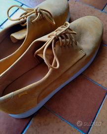 Mocassini allacciati