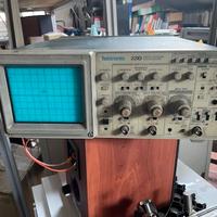 oscilloscopio tektronix  2210