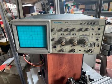 oscilloscopio tektronix  2210