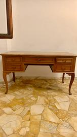 Scrivania in legno massello stile classico
