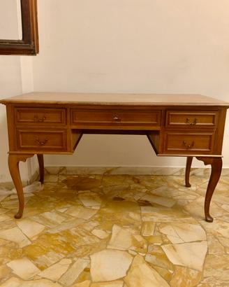 Scrivania in legno massello stile classico