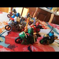 16 minifigure compatibili lego Ninjago con moto 