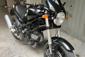 Ducati Monster 695 - tagliandata e accessoriata
