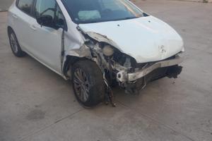 Peugeot 208 2018 sinistrata Incidentata