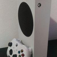 Xbox Series S con controller
