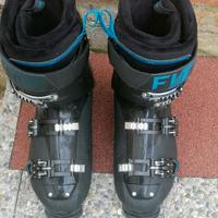 sci scarponi guanti casco