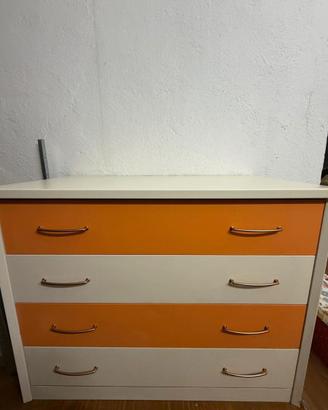 Intero kit cameretta: comodino, cassettiera, comò