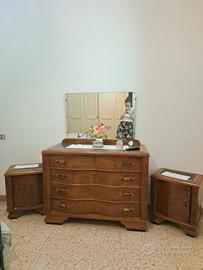 Comò e coppia di comodini in legno stile anni '50