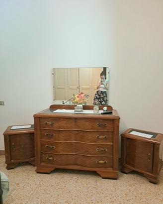 Comò e coppia di comodini in legno stile anni '50