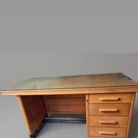 Scrivania vintage in legno con piano in vetro