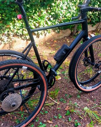 Bici gravel-strada Scott cerchi DT Swiss 1800
