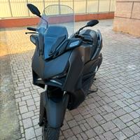 YAMAHA X-MAX 300