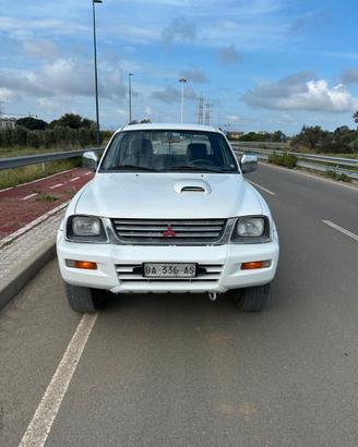 Mitsubishi L200 2.5 TDI 4WD club cab