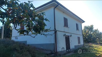 Ideale per agrituris: villetta, ruderi e terreno