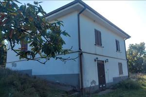 Ideale per agrituris: villetta, ruderi e terreno