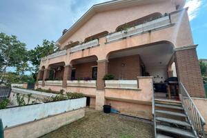 Villa di 175 m² con più di 5 locali e box auto dop