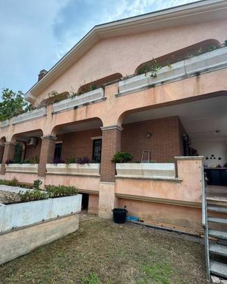 Villa di 175 m² con più di 5 locali e box auto dop