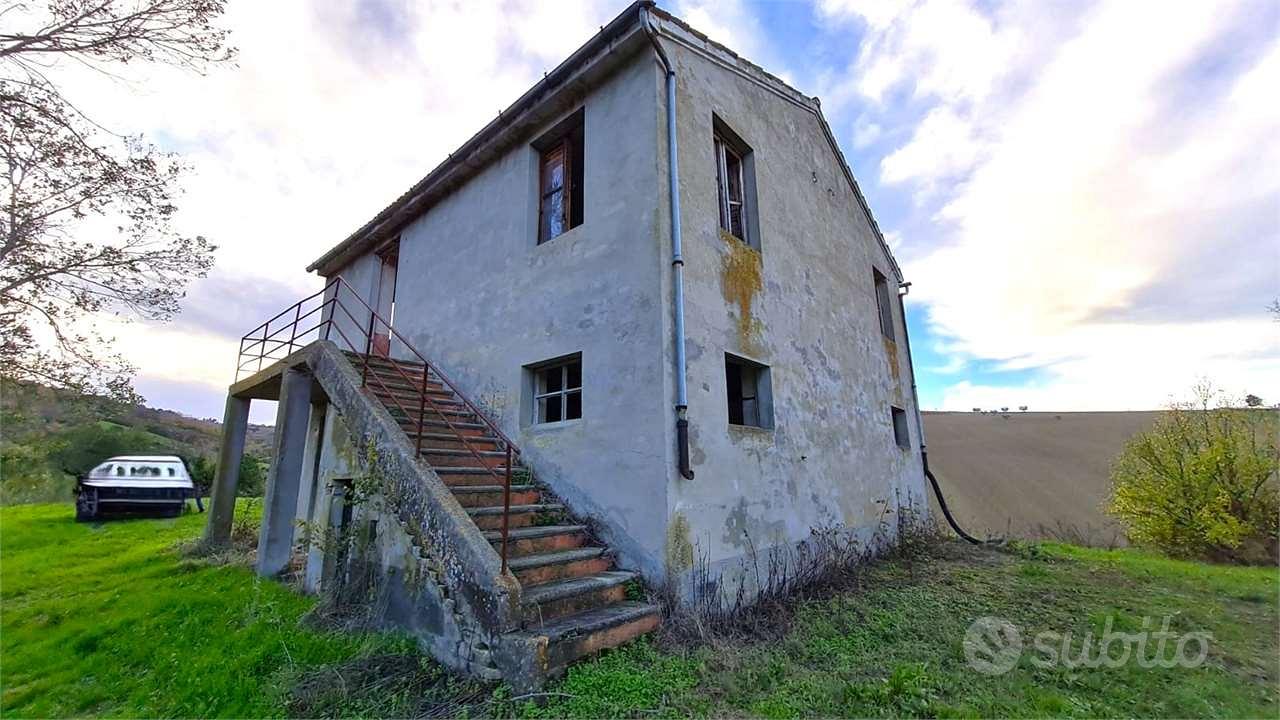 RUSTICO IMMERSO NEL VERDE con TERRENO - Vista 4