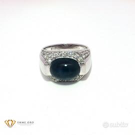 Anello in oro bianco con zaffiro e diamanti