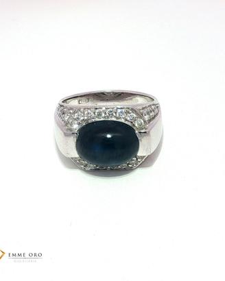 Anello in oro bianco con zaffiro e diamanti