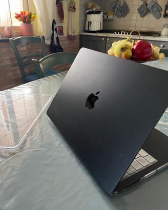 MacBook M3 2024