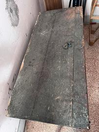 Vecchia cassapanca in legno