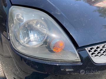 FARO ANTERIORE DESTRO FORD Fiesta 5° Serie FARO F