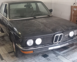 Auto d'epoca BMW 520 e12 del 1980