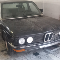 Auto d'epoca BMW 520 e12 del 1980