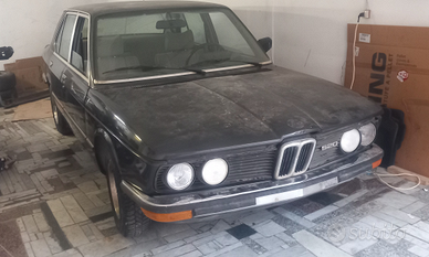 Auto d'epoca BMW 520 e12 del 1980