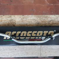 manubrio accossato 