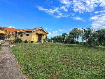 Villa di 700 m² con più di 5 locali e box auto dop