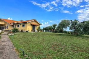 Villa di 700 m² con più di 5 locali e box auto dop