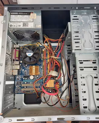 PC Desktop Case per Ricambi / Non Funzionante 