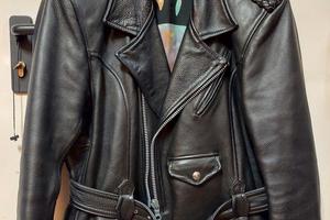 accessori moto. giubbotto per harleysti in pelle. 