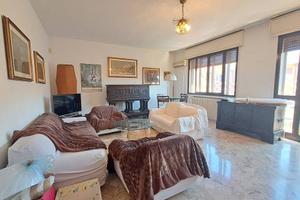 Appartamento di 150 m² con 5 locali e box auto a V