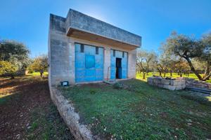 Terreno con vano in località S. Barbato