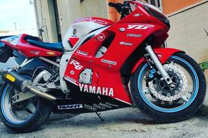 R6 intera con motore da rivedere