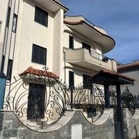 APPARTAMENTO IN VILLA CON POSTO AUTO