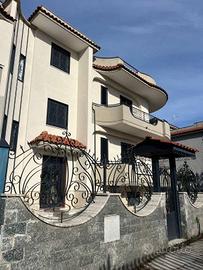 APPARTAMENTO IN VILLA CON POSTO AUTO