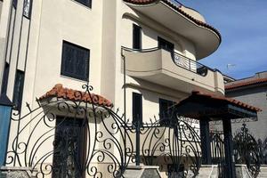 APPARTAMENTO IN VILLA CON POSTO AUTO