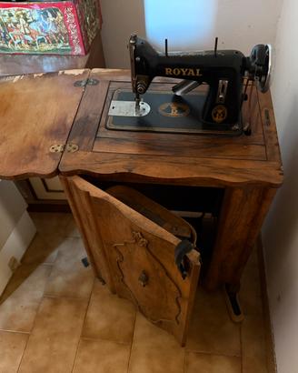Maccchine da cucire e lampadario