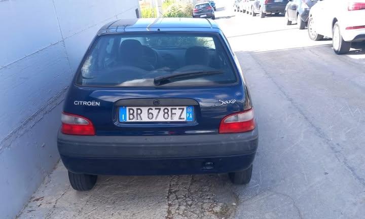 Citroën Saxo anno 2001 in buono stato.
