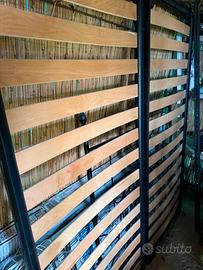 Letti singoli con doghe in legno