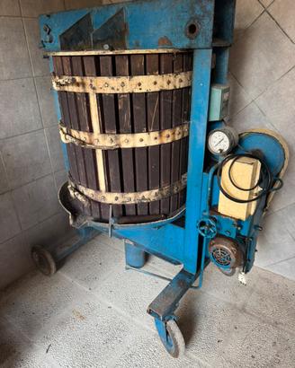 Torchio Elettro/idraulico per Vino Professionale