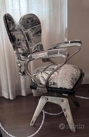 Due poltroncine modello "da barbiere".