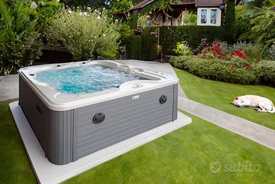 Piscina idromassaggio esterna