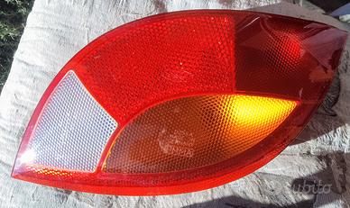 FANALE POSTERIORE LATO PASSEGGERO FORD KA 